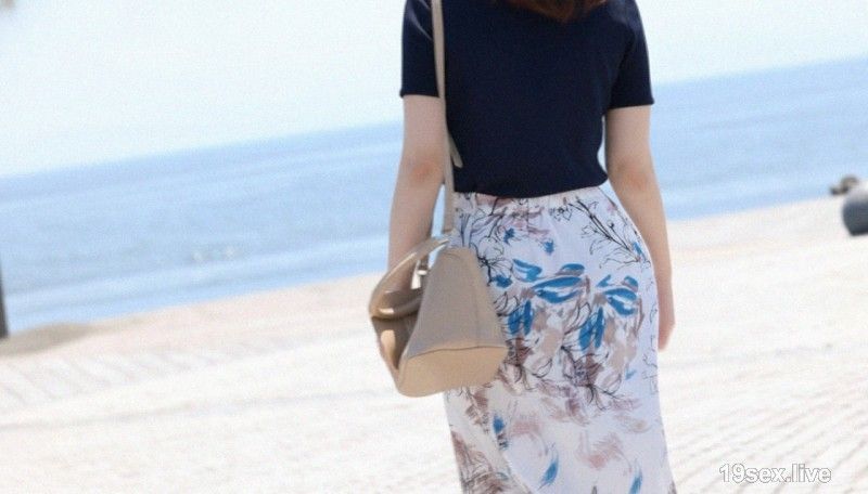 【爆乳H罩杯新妻】每天洗澡都悶悶不樂。隨本能而行...全身在快感中溺水抽搐 - 神奈川縣平塚市 平塚車站前