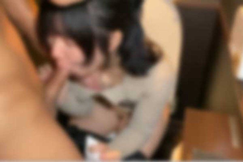 【露臉・有第二輪】讓她簽了同意書。趁她去廁所時追上去，打開門直接讓她口交，然後將肉棒狠狠插進陰道內射
