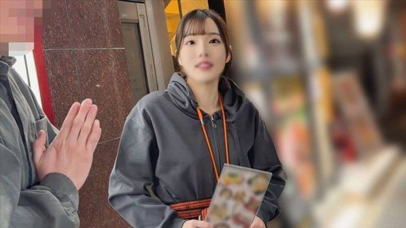 【感覺馬上就能幹】容易被說服的居酒屋拉客妹 激爽高潮狂中出