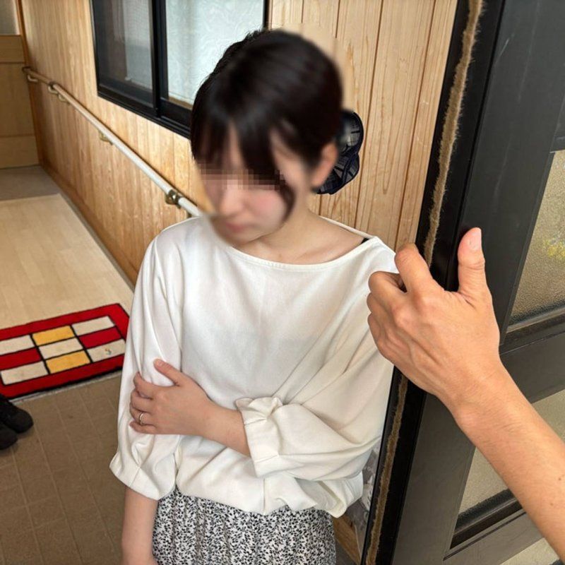 【個人拍攝】為了追求一獲千金而開始鄉村生活的家屬。被短視的丈夫牽著鼻子走，卻依然獻身地奉獻身體、沉溺於快感中的天然人妻。這是一對半斤八兩的夫妻。