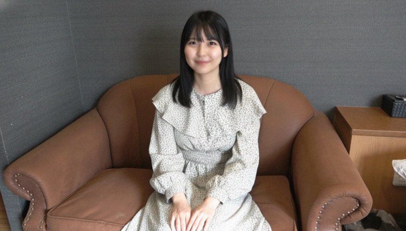 【初】發現了危險的妹子。 ※早期特典「真正素人」男友不知情地報名！自己.張開「請使用，」感覺興奮，快要昏倒了・。順從的小穴被中出標記！